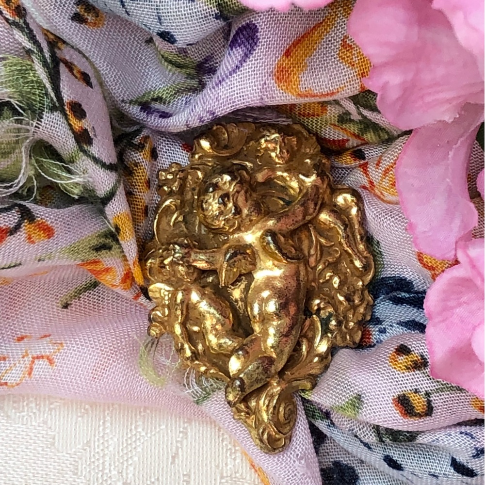 Vintage Hollywood Regency Gold Cherub Fairycore Scarf Brooch Clip